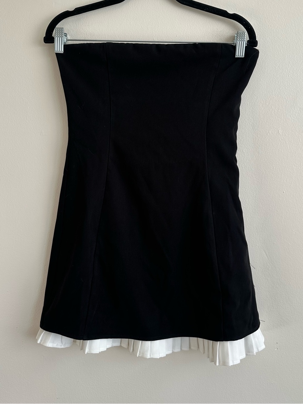 Beginning Boutique Black Strapless Mini Dress with White Pleated Hem Size 2